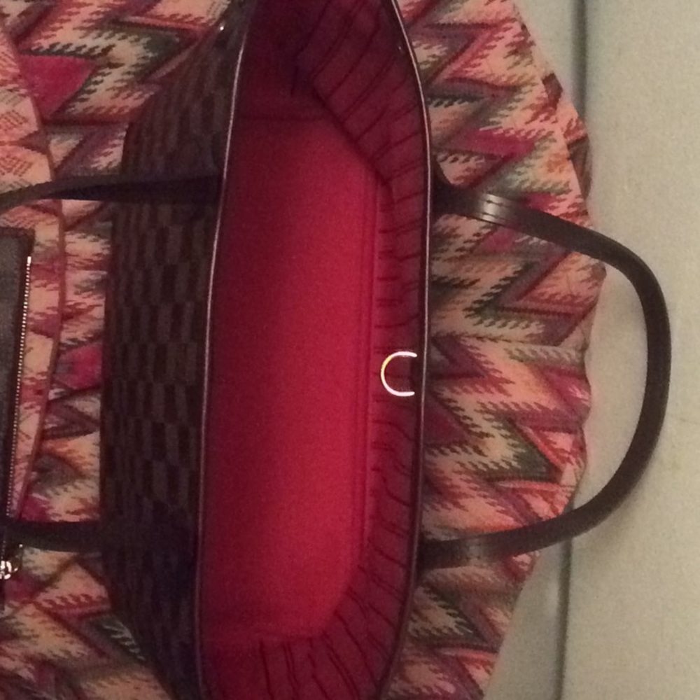 Handbag - Picture 2 of 4